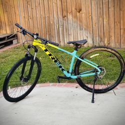 Trek Marlin 5 Bike
