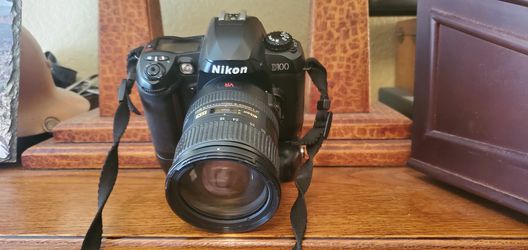 Nikon D100 Digital Camera with lense