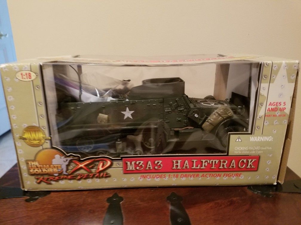 VINTAGE AND UNOPENED HIGHLY COLLECTIBLE 1:18 SCALE WWII HALFTRACK XTREME DETAIL 21ST CENTURY TOYS