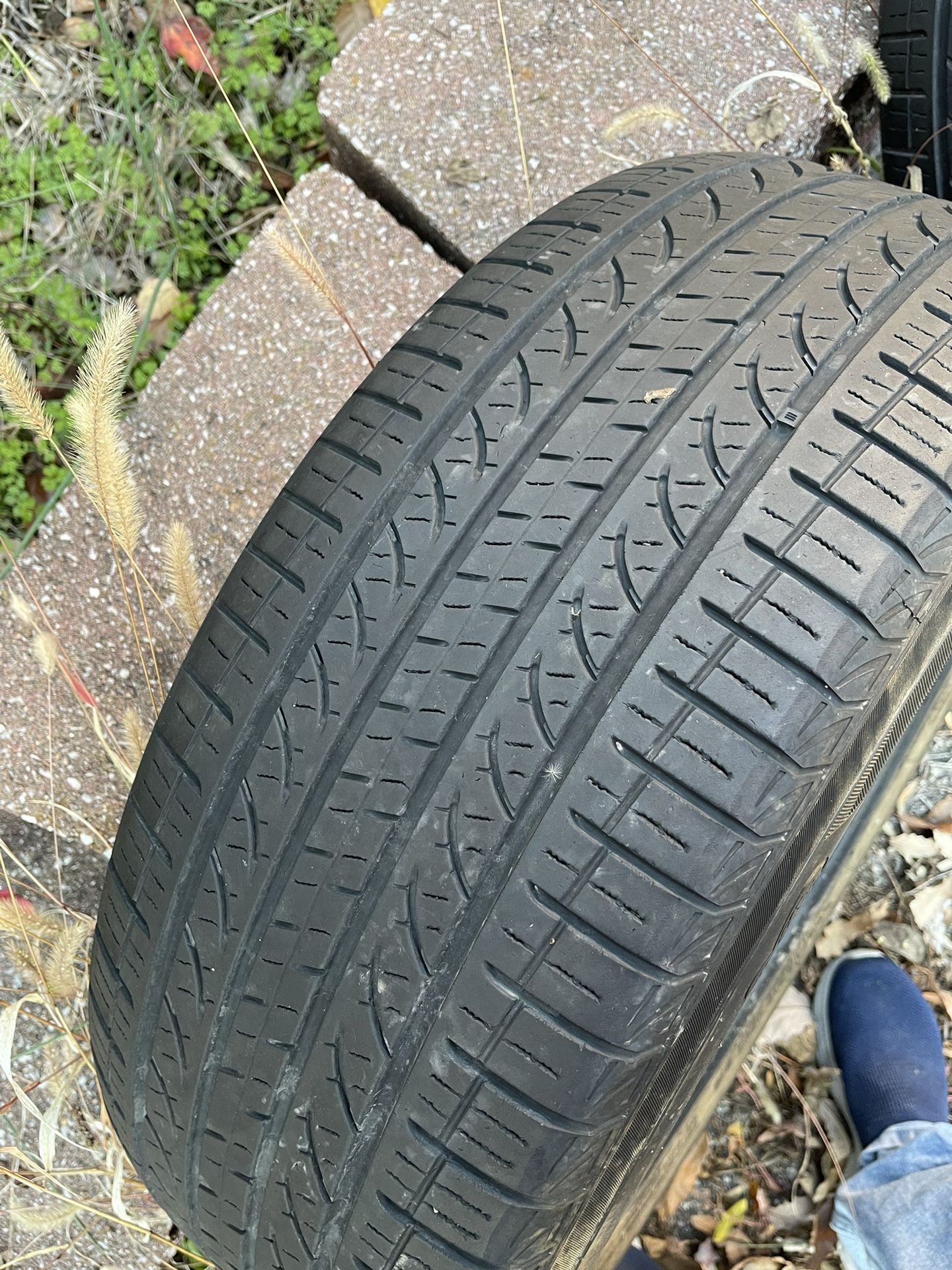 2 Yokohama Avid GT tires 235/55R19