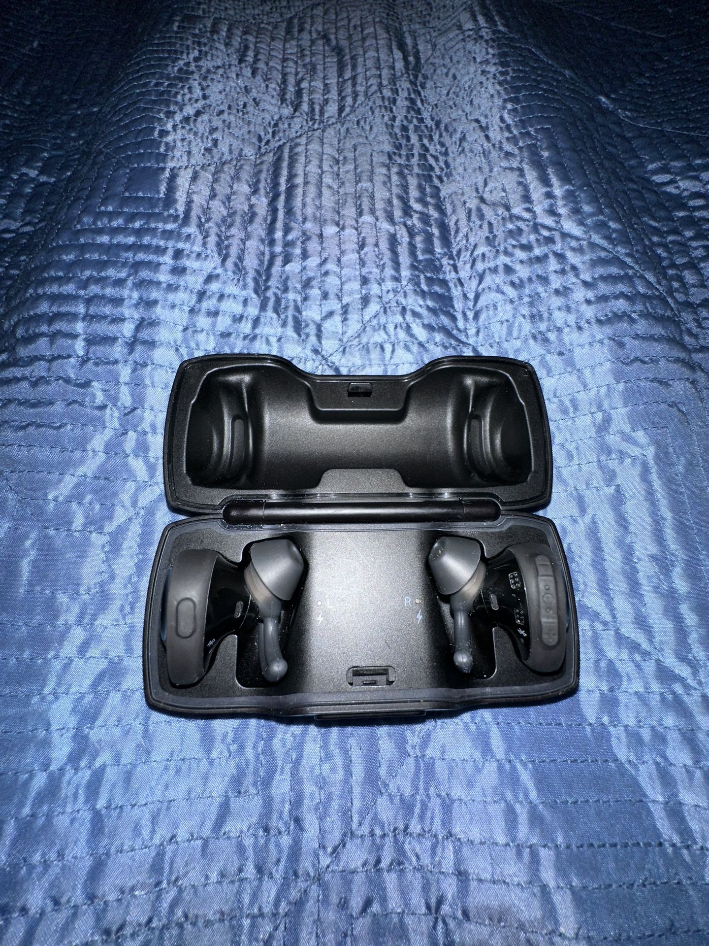 Bose SoundSport Free, True Wireless Earbuds, (Sweatproof Bluetooth Headphones for Workouts and Sports), Black