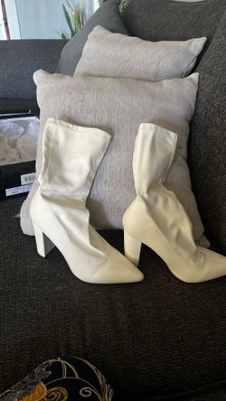 Boots for women white size 8 new