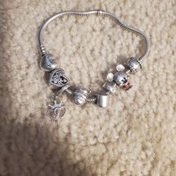 Beautiful PANDORA Bracelet Disney +
