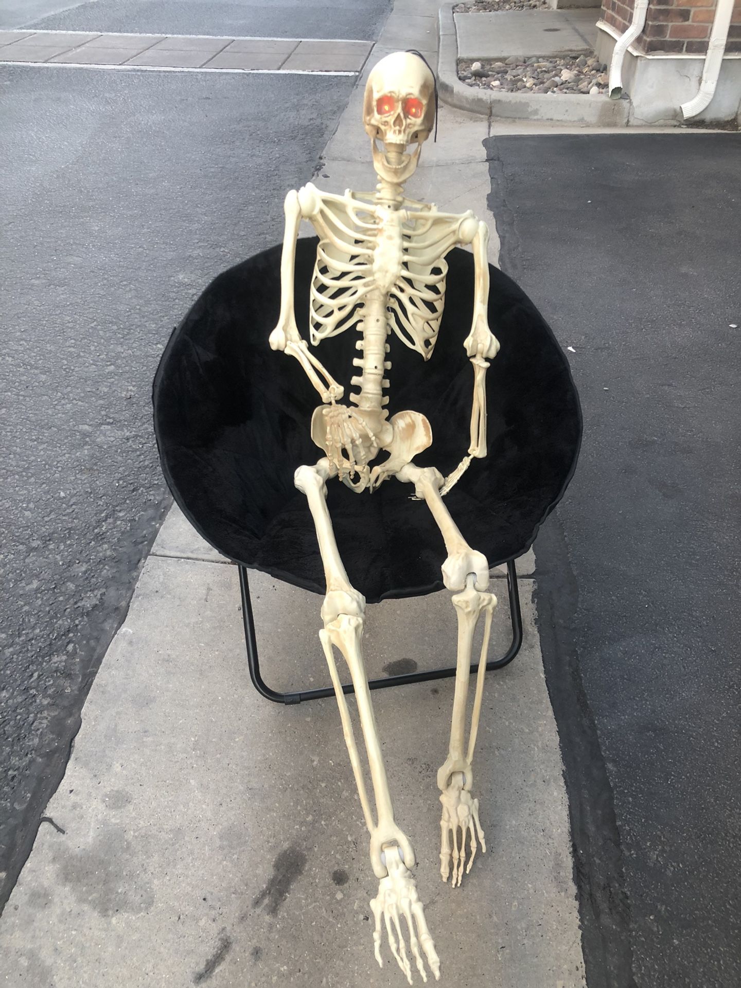 Skeleton That You Can Pose