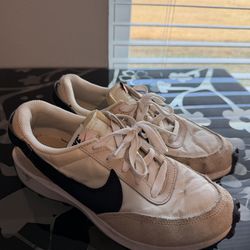 Women’s Nike size 7