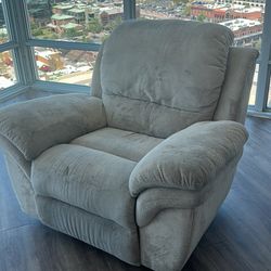 Ashley Oversized Recliner 