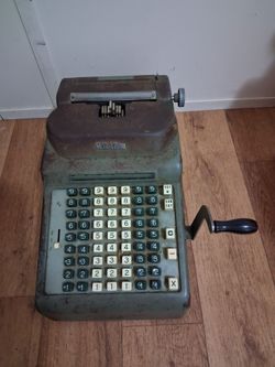 Vintage 1950's - R. C. ALLEN ADDING MACHINE WORKS GOOD