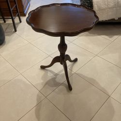 Pie Crust Table 