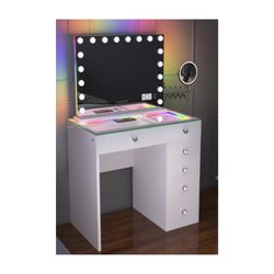 Vanity W/mirror