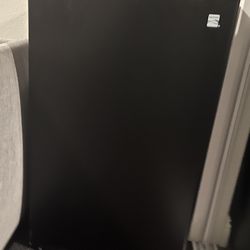 Kenmore 4.3 CU Mini Refrigerator with Freezer  Black