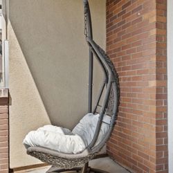 Hanging Swing Chair Outdoor patio & pool Luxury Weave UV Resistant 