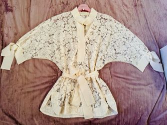 Carolina Herrera Lace Belted Top W/Bow 🎀 Ties @ Arms