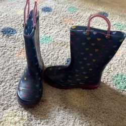Size 78 toddler rain boots with hearts