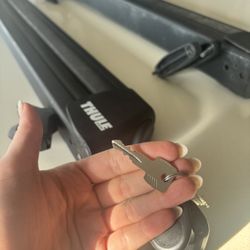 THULE Top Of Car Ski Rack