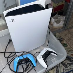 Ps5 W/ 2 Controllers 