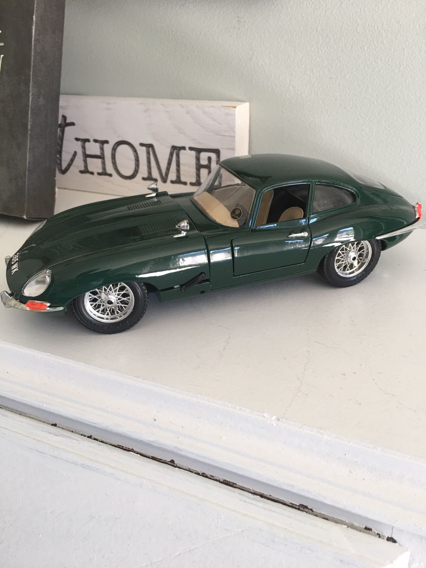 Bburago Jaguar E 1961 1/18