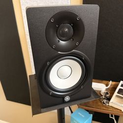 Yamahas Hs5 Speaker Monitors! With 200+$ Stands 