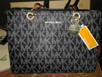 Mk Signature Purse.. With Dust Bag