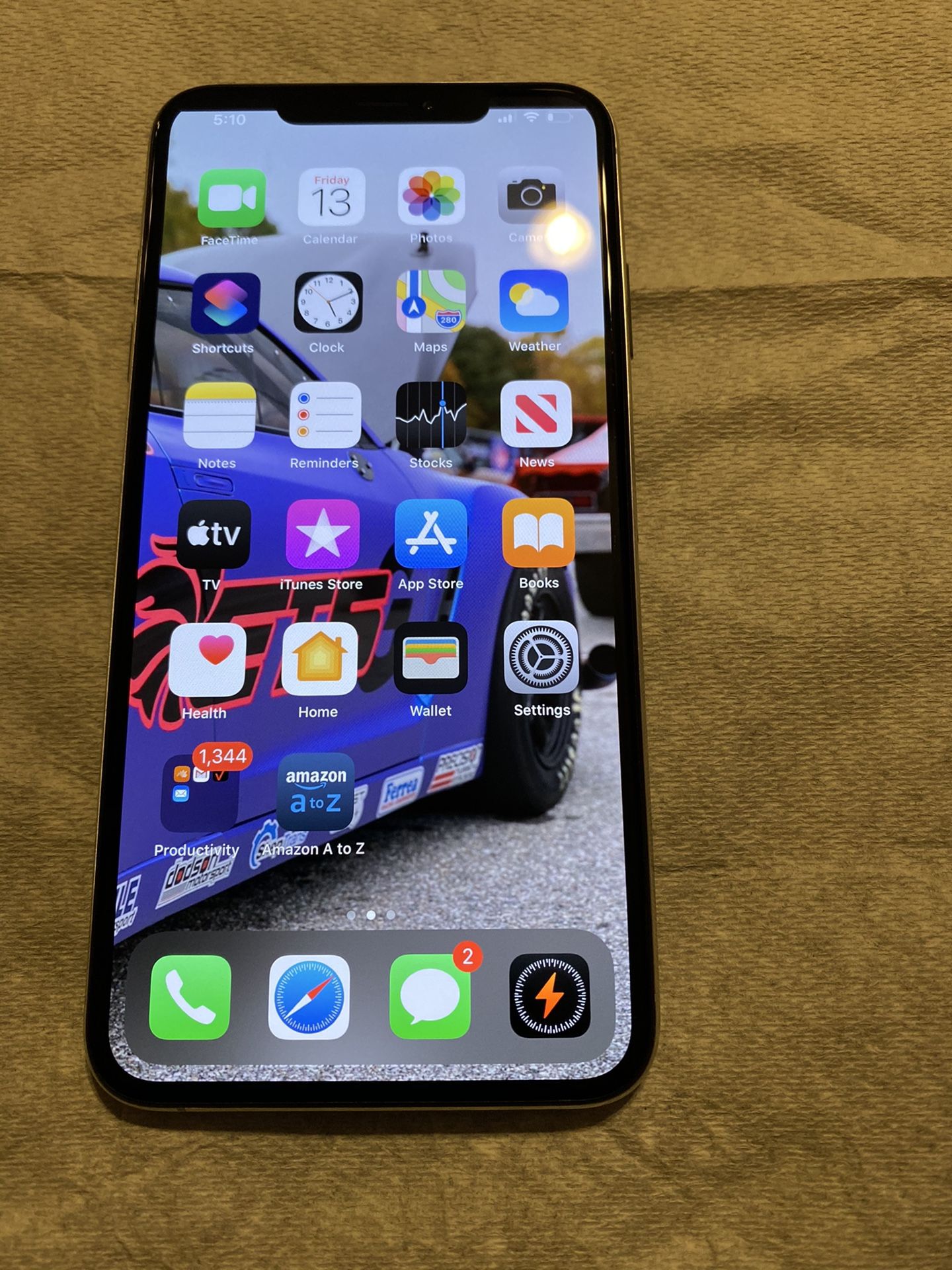 iPhone XS Max 64gb. Unlocked to all carriers.