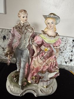 Beautiful Victorian Couple -Chantilly Lace Accent-Pastel-Gold Decor Figurine