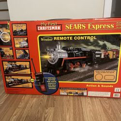 BRAND NEW RARE 2003 COMPLETE TRAIN SET.  REMOTE CONTROL 