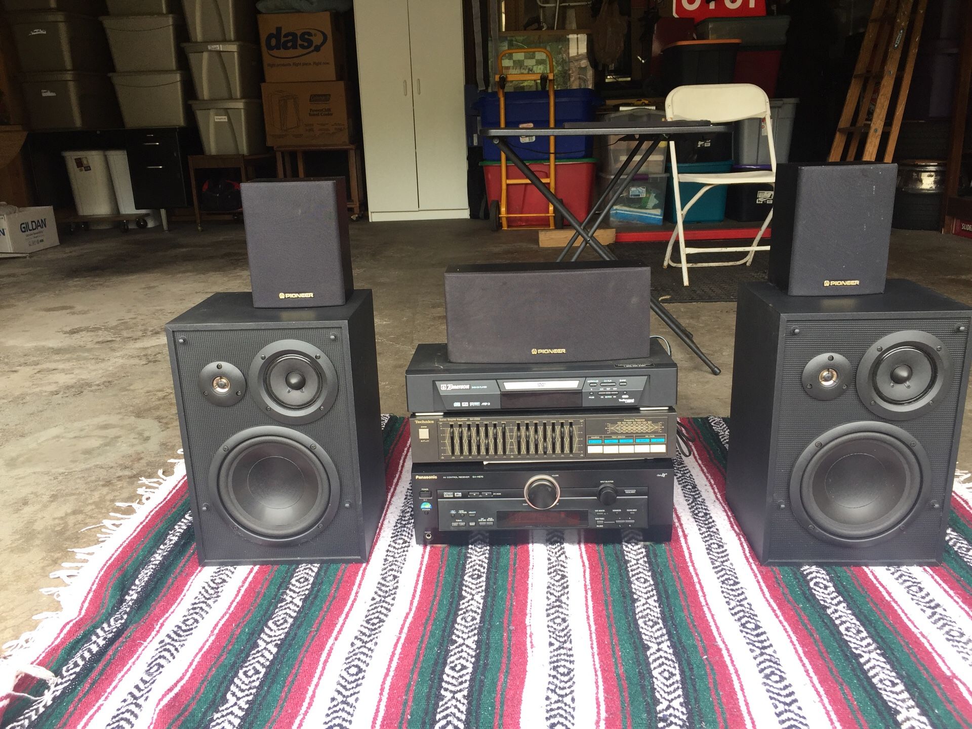 Surroundsound stereo system with all the wiring