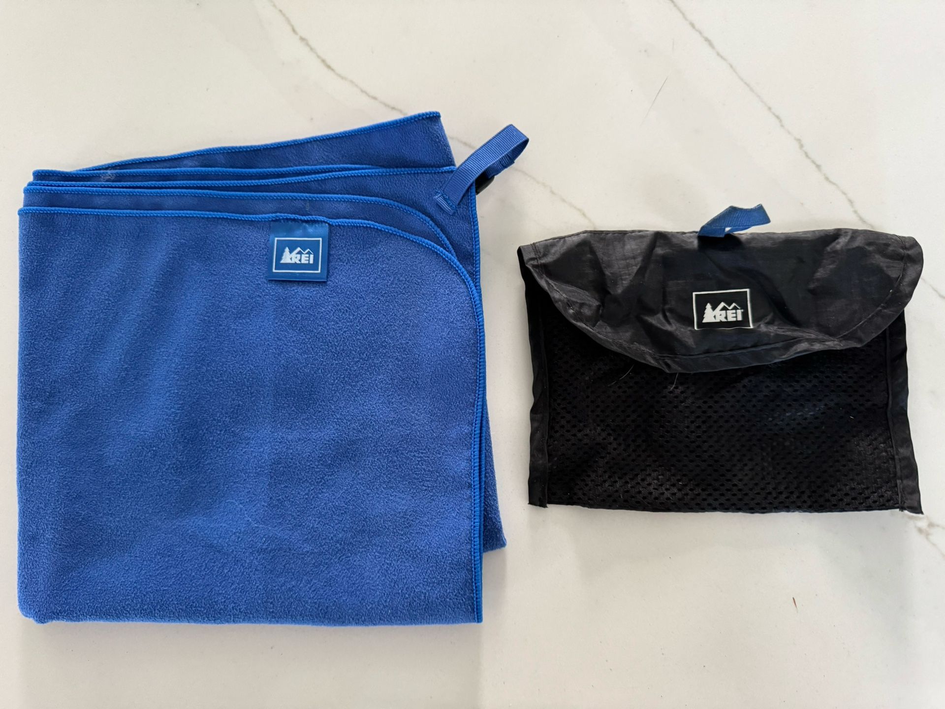 REI Backpacking Towel & Carry Case