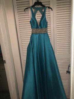 BEAUTIFUL PROM DRESS