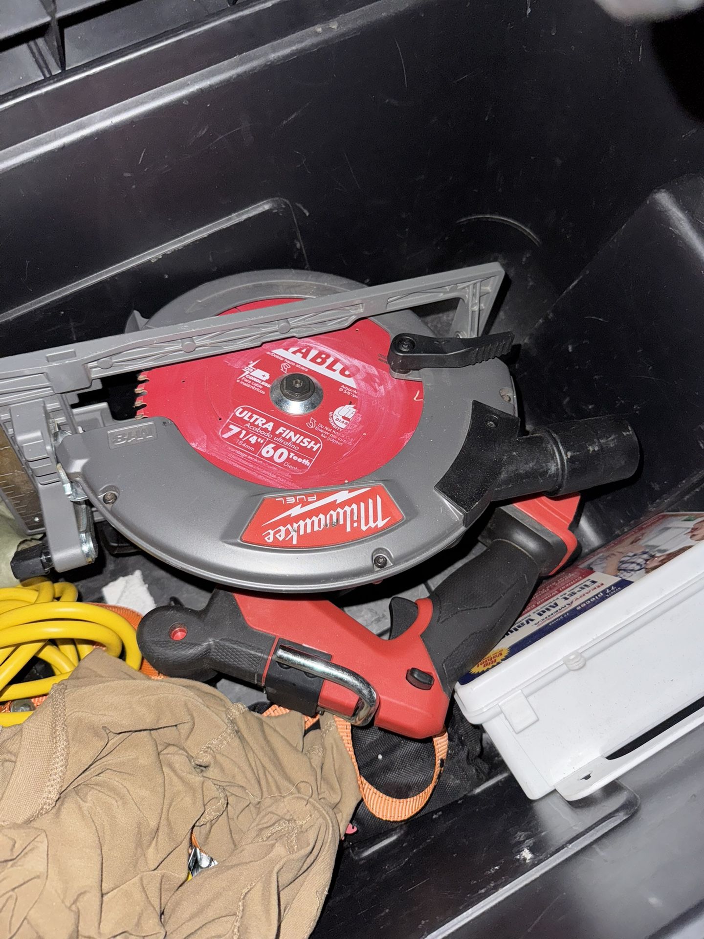 Milwaukee fuel circular saw