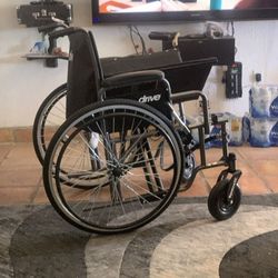 Drive Bariatric Wheelchair – Heavy Duty Extra-Wide Folding Chair