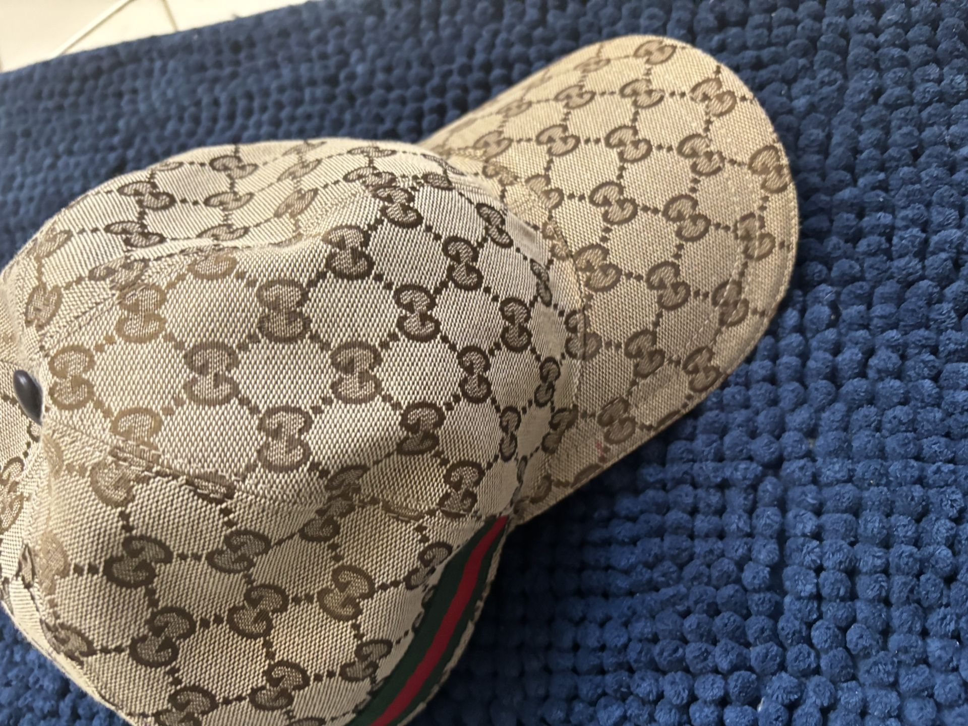 Authentic Gucci Hat And Belt (size 36-40)