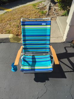 Folding beach chair