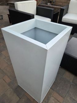 White aluminum planter