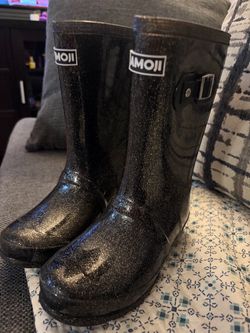 Amoji Black Glitter Rain Boots
