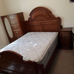 Oak! Bedroom set of 4 including New mattress good condition
