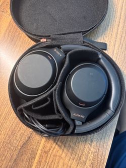Sony Black WH-1000XM4 with Case
