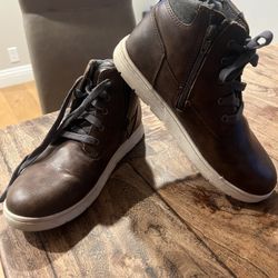 Boys Cat and Jack Hightop Sneakers Brown Faux Leather Lace Up Side Zip Size 6