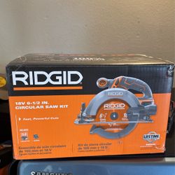 Tool. Cortadora Con Pila De 4 Y Cargador
