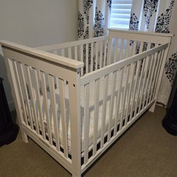 Crib with mattress 