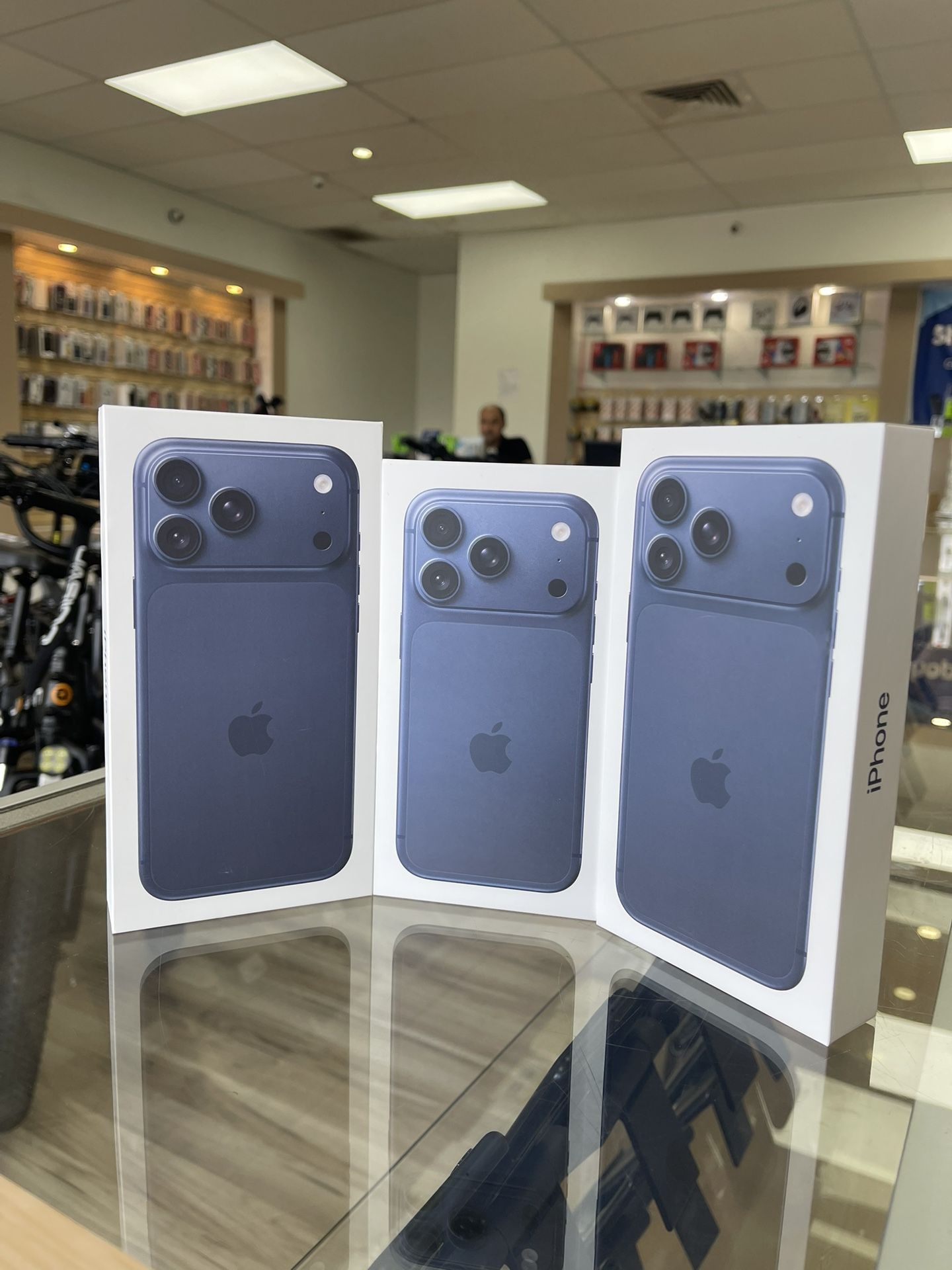 Brand New! iPhones 17 Pro Max + 17 Pro! 256GB Any Carrier! Sealed Inside Box! Finance It Today! No Credit Needed $50 Down To Take It!