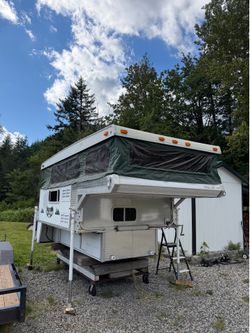 Pop up truck camper