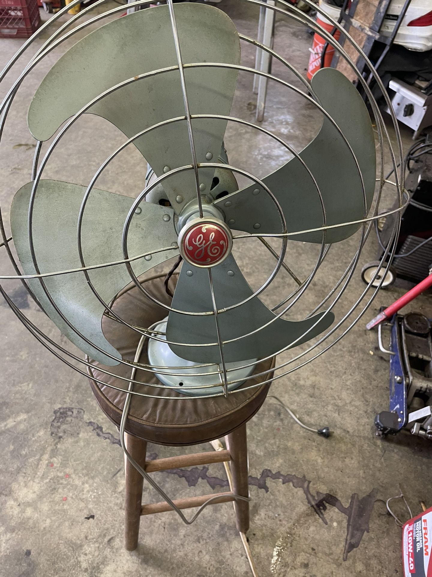 Vintage GE Oscillating 3speed Fan