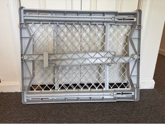 Plastic baby safety gate