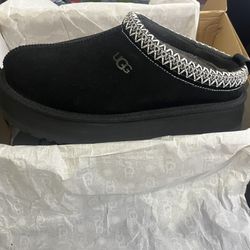 UGG Tazz II size 9 in women’s platform BLACK