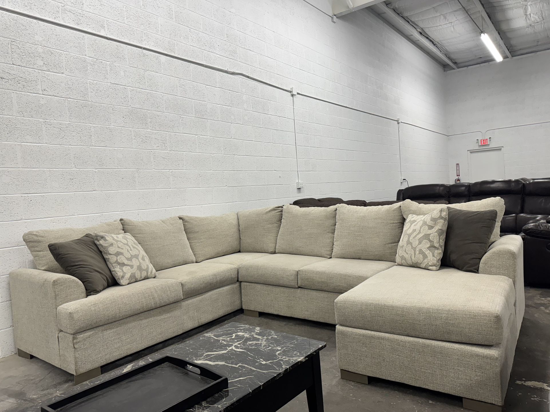 Free Delivery* Like New Medium Beige Sectional Sofa with Reversible Chaise! #SofaKingLV