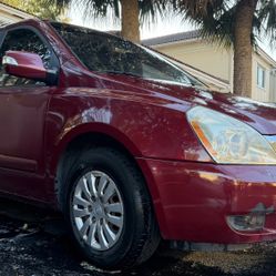 Kia Sedona 2010 Red