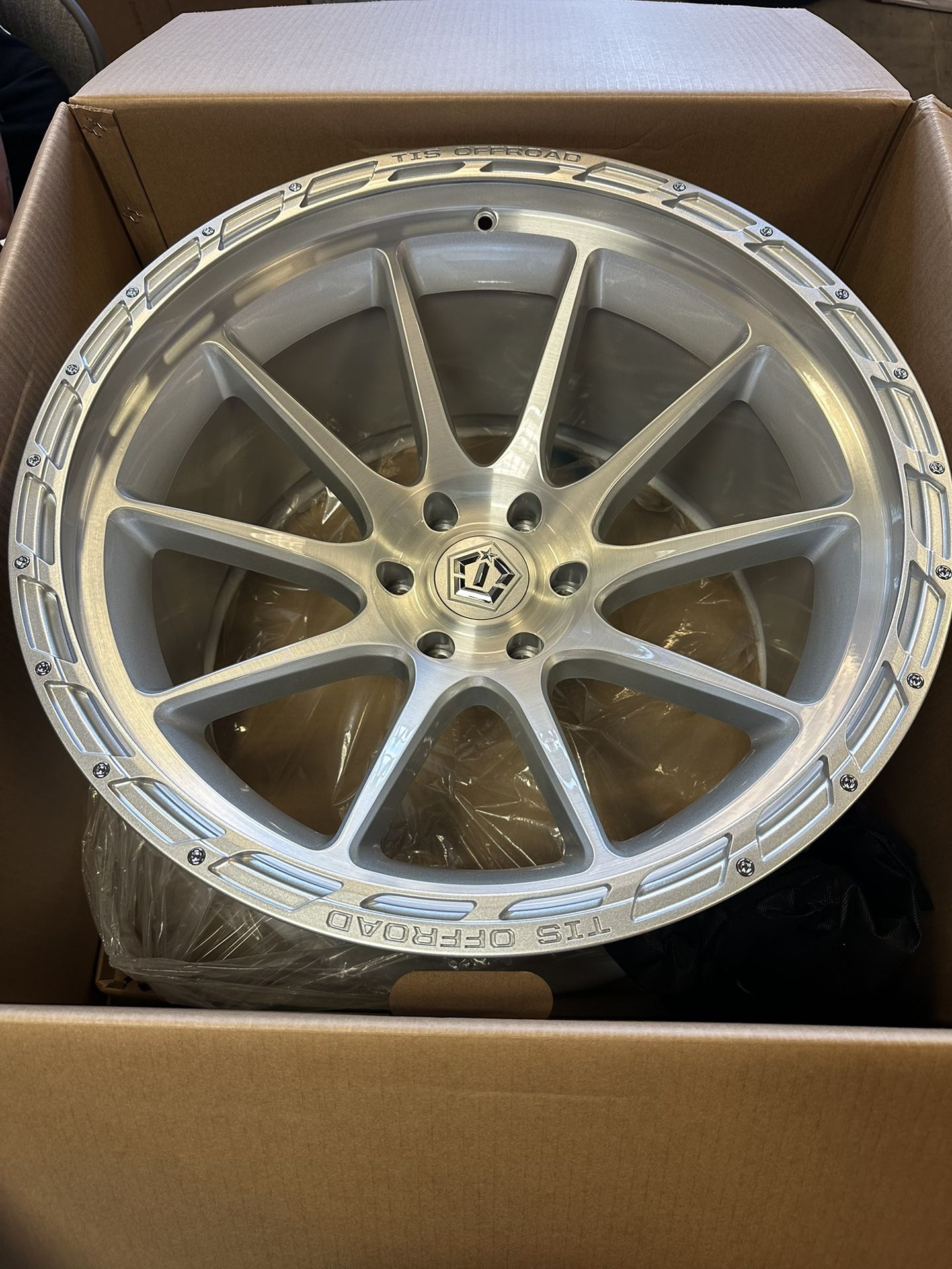 20”-22” 5 Lug And 6 Lug Wheels