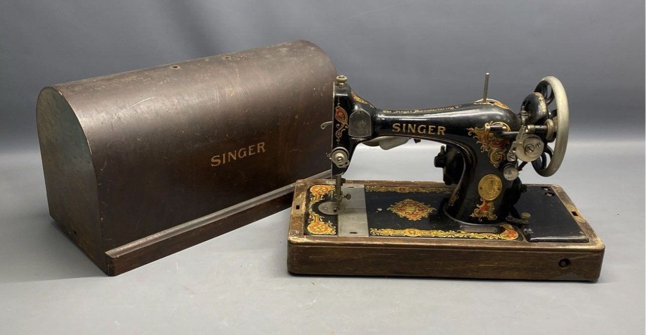 VNT Singer Portable Sewing Machine w/ Wooden Case 30s Compact Home