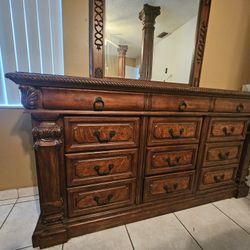 SOLID wood King bedroom dressor set