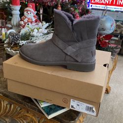 UGG New